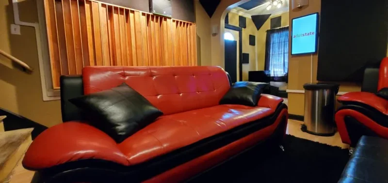 MIlwaukee Recording Studio. Recording. Mixing. Mastering. Voiceover. Wisconsin Recording Studio. Recording Studio TIme and Rates Available.