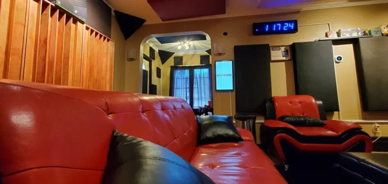 MIlwaukee Recording Studio. Recording. Mixing. Mastering. Voiceover. Wisconsin Recording Studio. Recording Studio TIme and Rates Available.