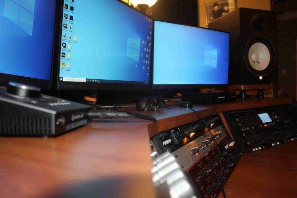 MIlwaukee Recording Studio. Recording. Mixing. Mastering. Voiceover. Wisconsin Recording Studio. Recording Studio TIme and Rates Available.